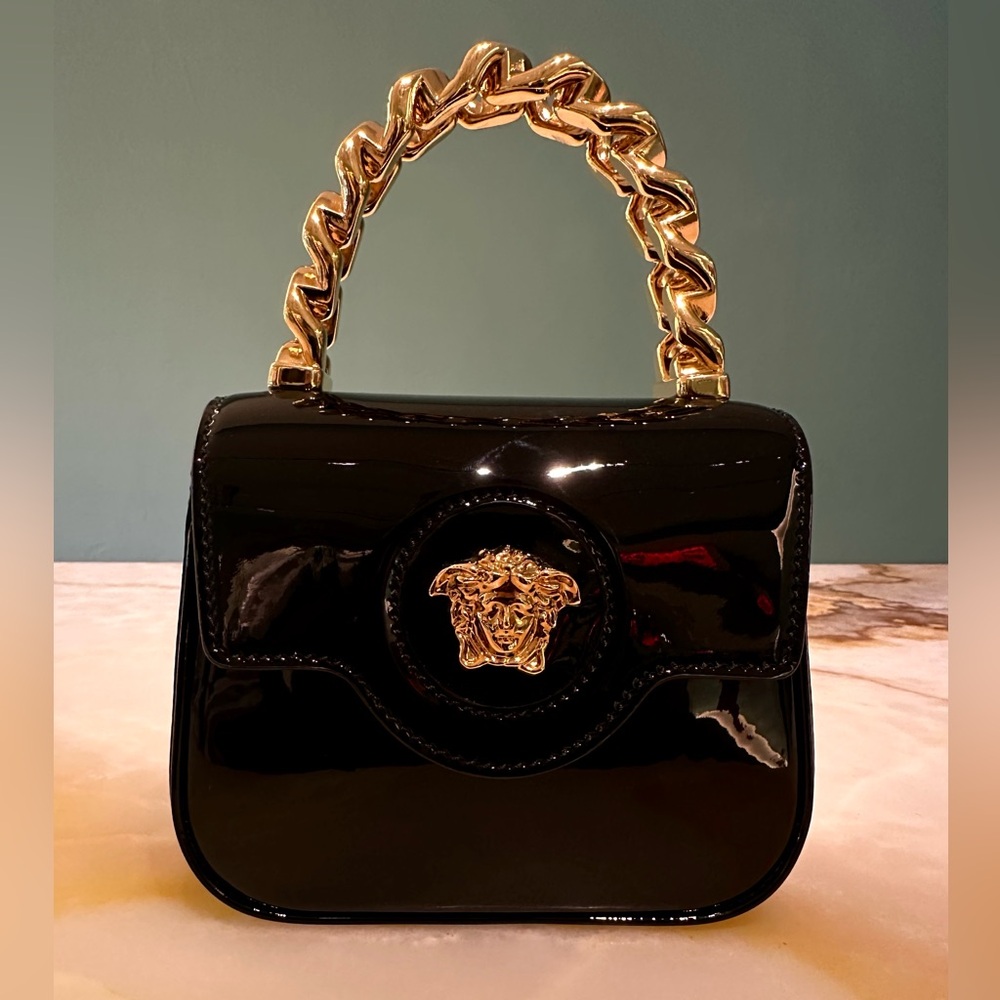 VERSACE. LA MEDUSA MINI BAG. COLOR:
Black + Gold